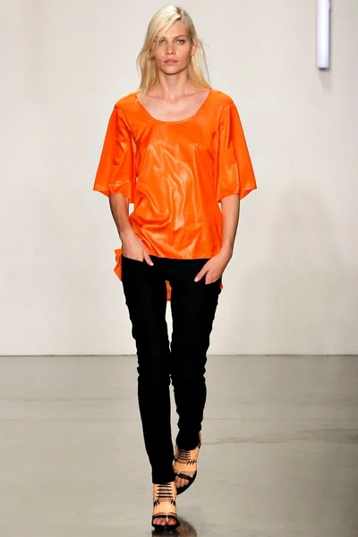 Look 19